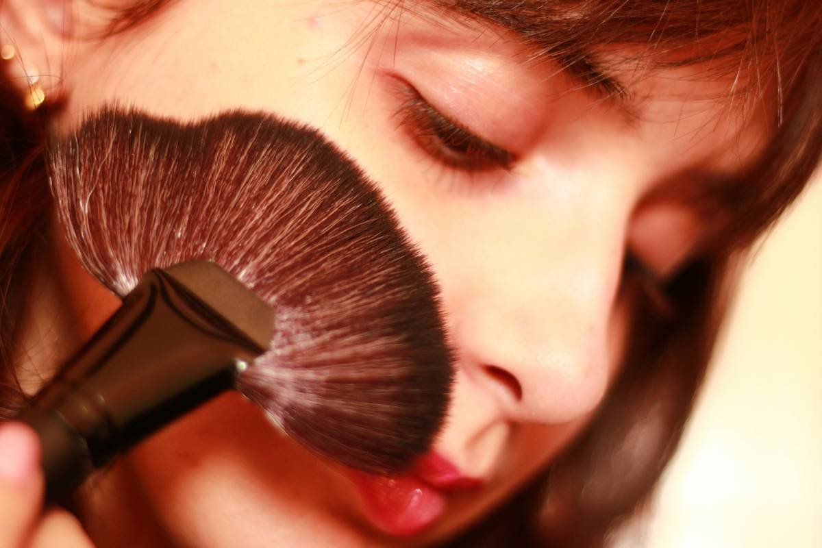 The Only Sensitive Skin Powder Guide You’ll Ever Need (No Redness, No Rage-Quitting)