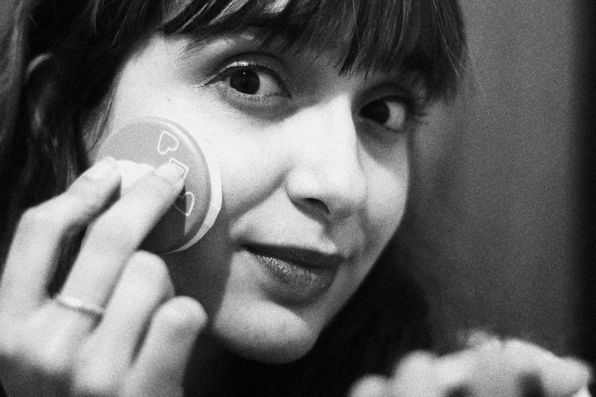 Woman applying mineral foundation gently; gentle cosmetic sensitive skin care quiz